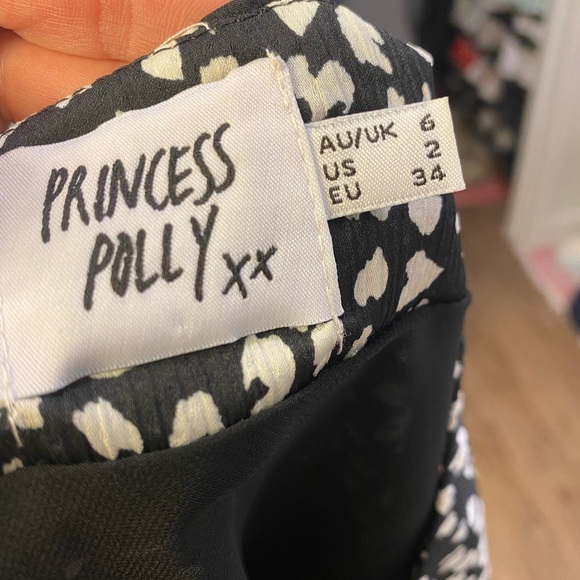 MUST SELL BY 4/17/23 TAKING ALL OFFERS Princess Polly mini skirt NWOT - Picture 4 of 5